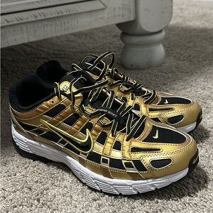 Nike Black and Gold Running Shoes